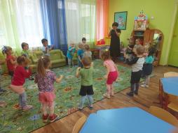 количество- 13 групповых комнат, площадь -626,6 кв.м
В каждой возрастной группе индивидуальный интерьер, в зависимости от возраста детей и учебно-познавательной деятельности, с учетом психолого-педагогических, эстетических и санитарно-гигиенических требований